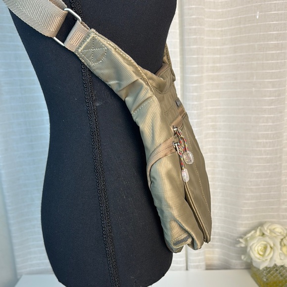 eBay’s Crossbody Bag - Picture 4 of 16